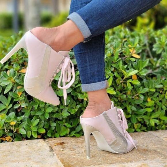 Women Baby Pink Low Cut Pontied Toe Booties - Picture 2 of 7